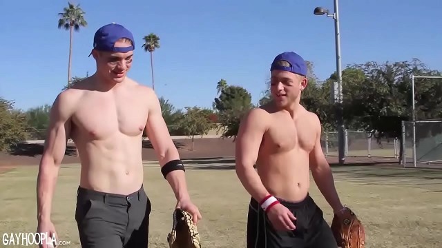 Baseball Buddies Fuck After Practice&period; HOT PLAYERS&excl;